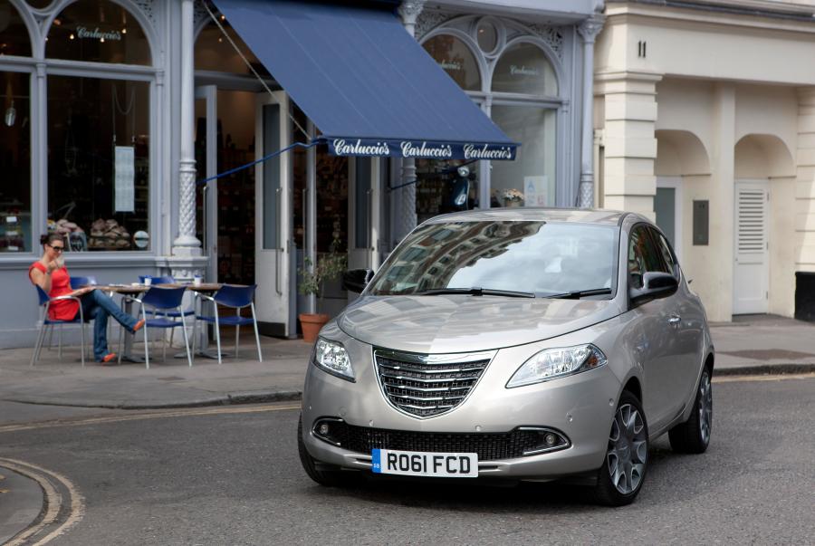  Chrysler Ypsilon 2011 года  (фото 34 из 50)